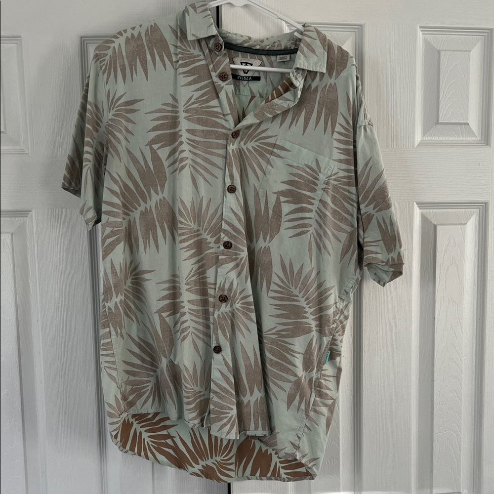 VISSLA Men's Leaf Print Button Down Shirt - Green and Brown